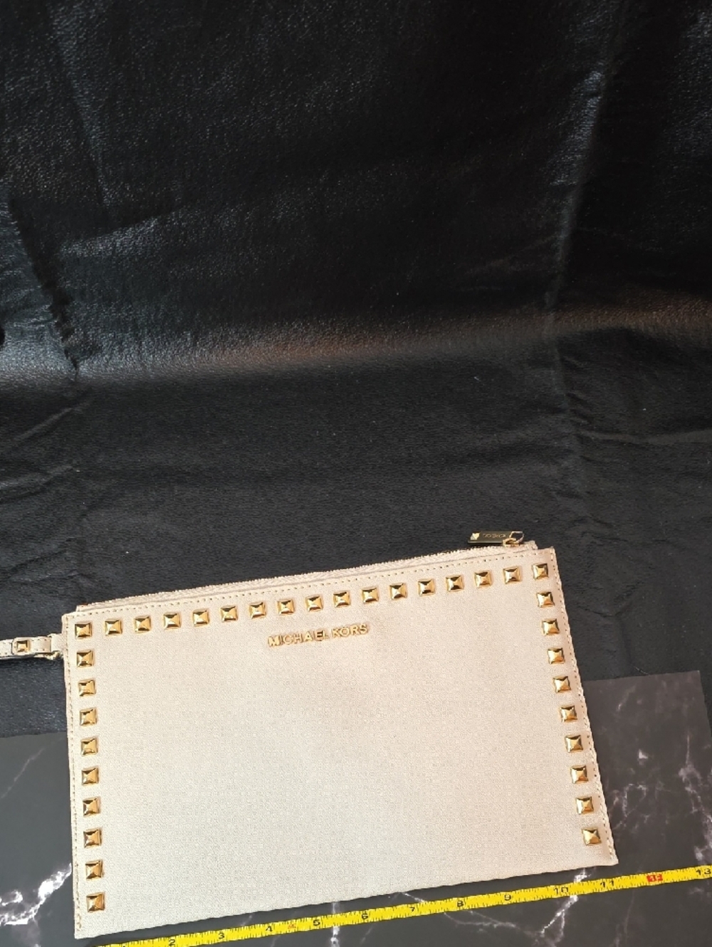 NWT Michael Kors Cream Leather Studded Wristlet with Gold Hardware - Picture 9 of 11
